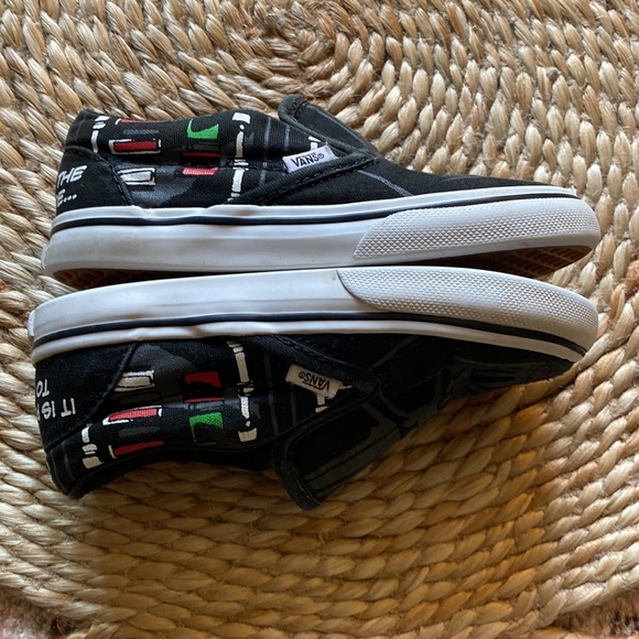RARE HTF Boys Vans Star Wars Darth Vader Sneakers sz 8.5 - Picture 3 of 7